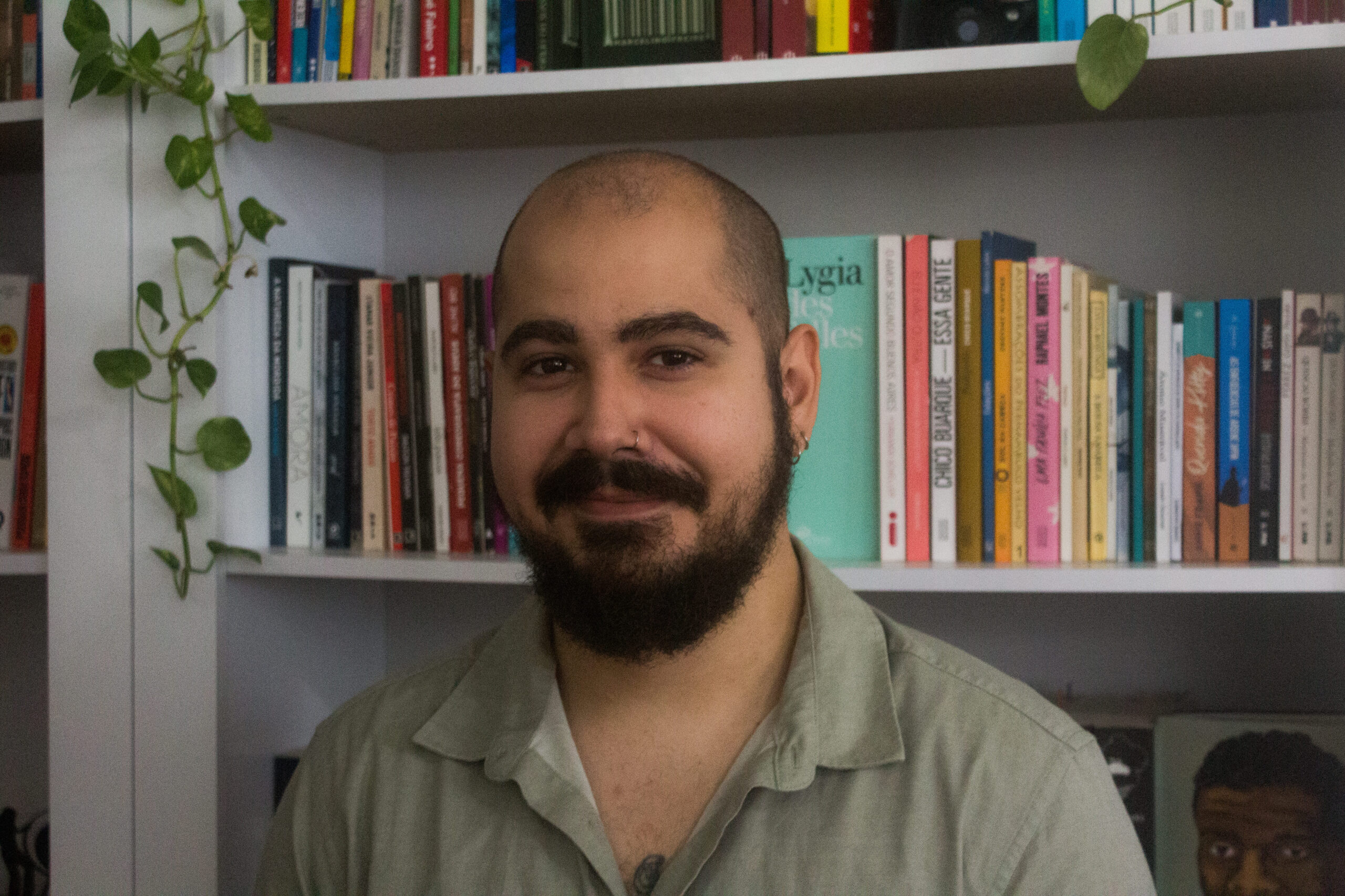 Estreia literária do escritor recifense Rafael Godoy revela dor, desejo e violência em contos que expõem a vida à margem