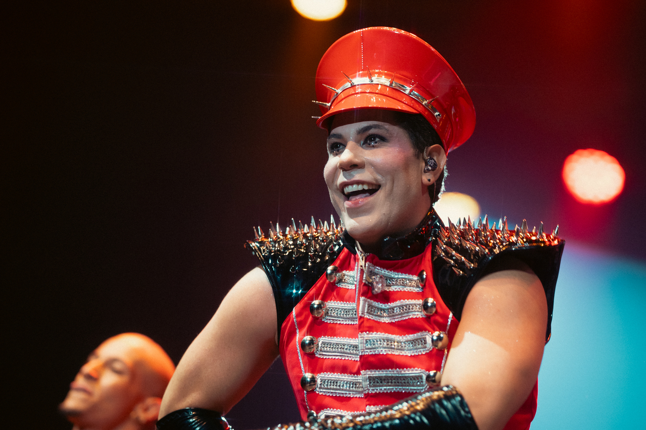 ‘Christian Chávez emociona o Brasil com turnê que celebra passado e presente e lota teatros em Fortaleza e Recife