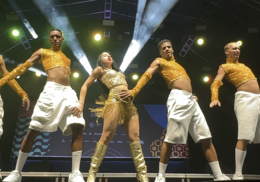 Ana Petkovic se consolida como revelação da temporada em show cinematográfico no Piscinão de Ramos