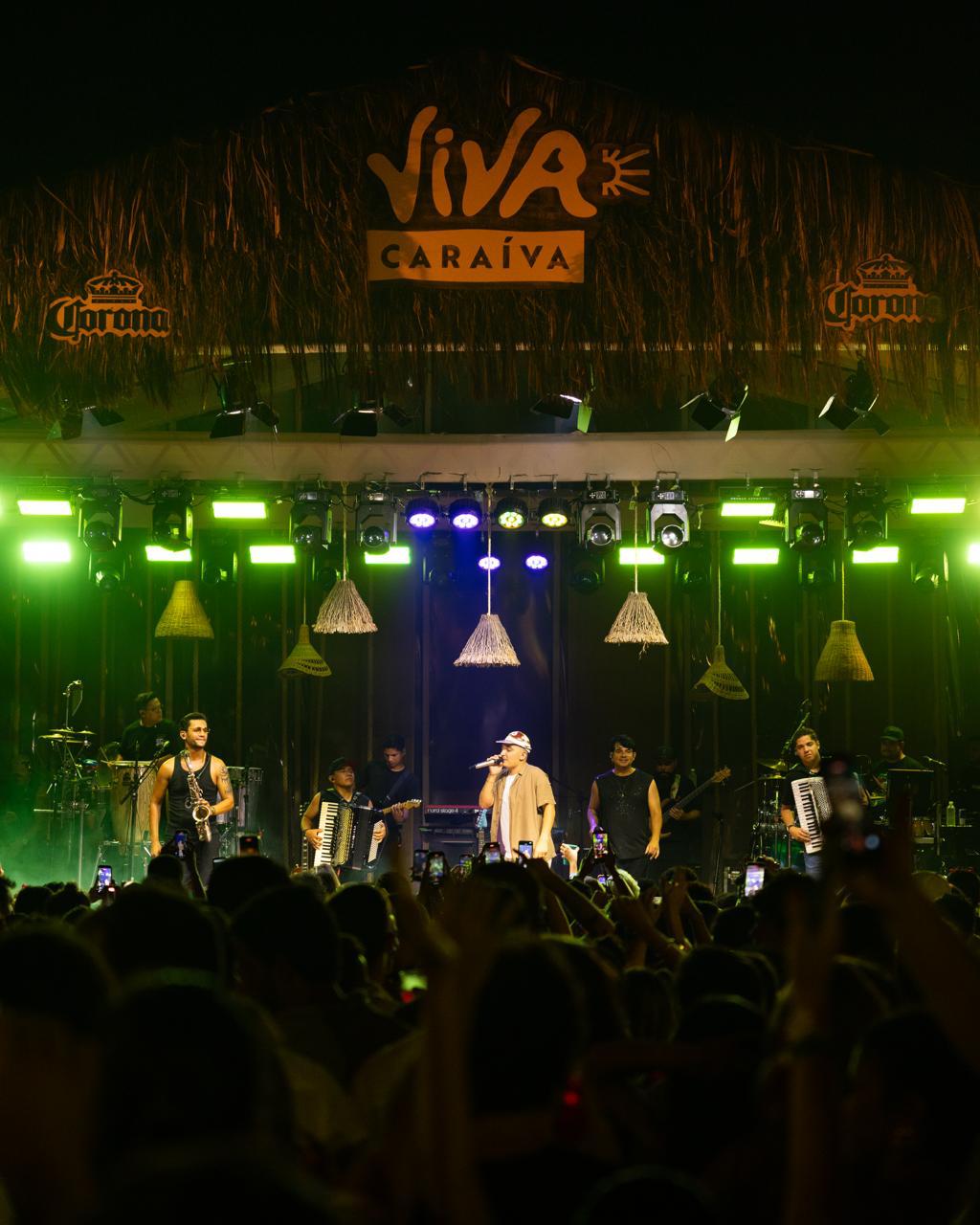 ‘João Gomes estreia em Caraíva e transforma o Viva Caraíva em ponto de encontro de famosos’