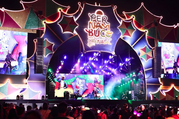 Festival Pernambuco Meu País promove encontro histórico no Recife Antigo entre Galo da Madrugada, Homem da Meia-Noite e Bonecos Gigantes de Olinda