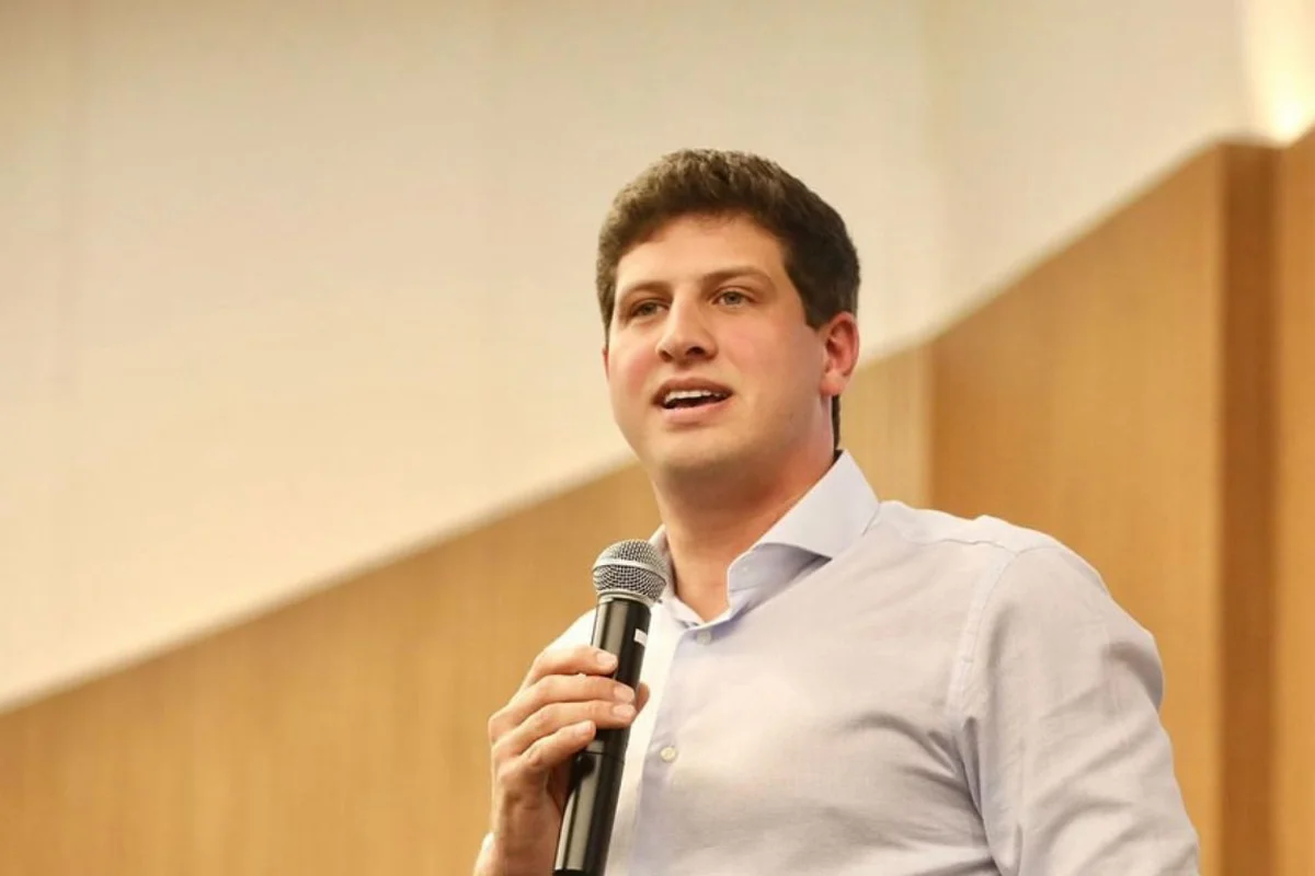 Câmara do Recife analisa pedido de impeachment de João Campos em sessão marcada por tensão