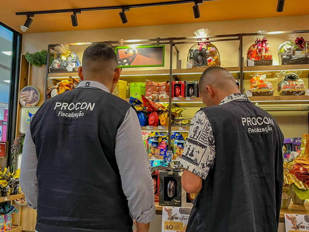 Procon Paulista realiza blitz educativa e monitora preços de produtos da Semana Santa no comércio