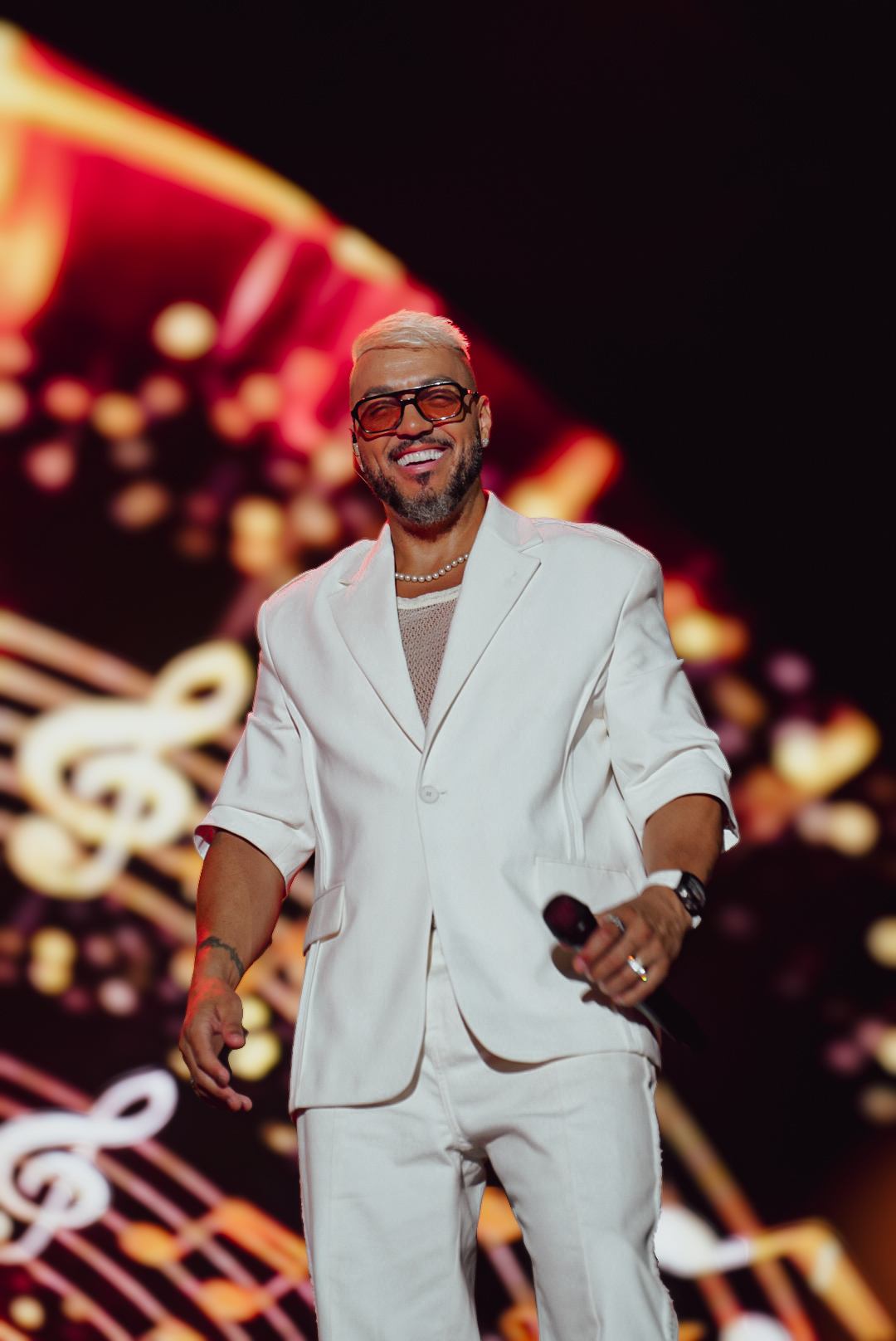 Belo se apresenta no Recife com turnê intimista reunindo grandes sucessos e homenagens nesta quinta-feira no Classic Hall.