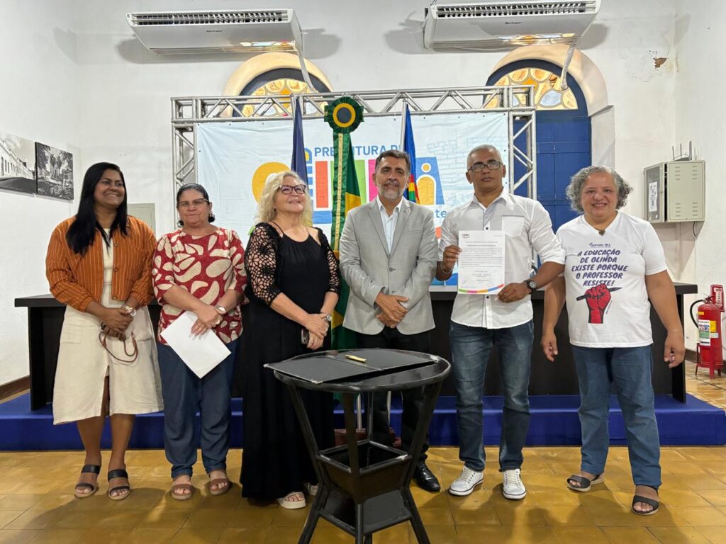 Olinda reforça educação com posse de 37 novos professores concursados