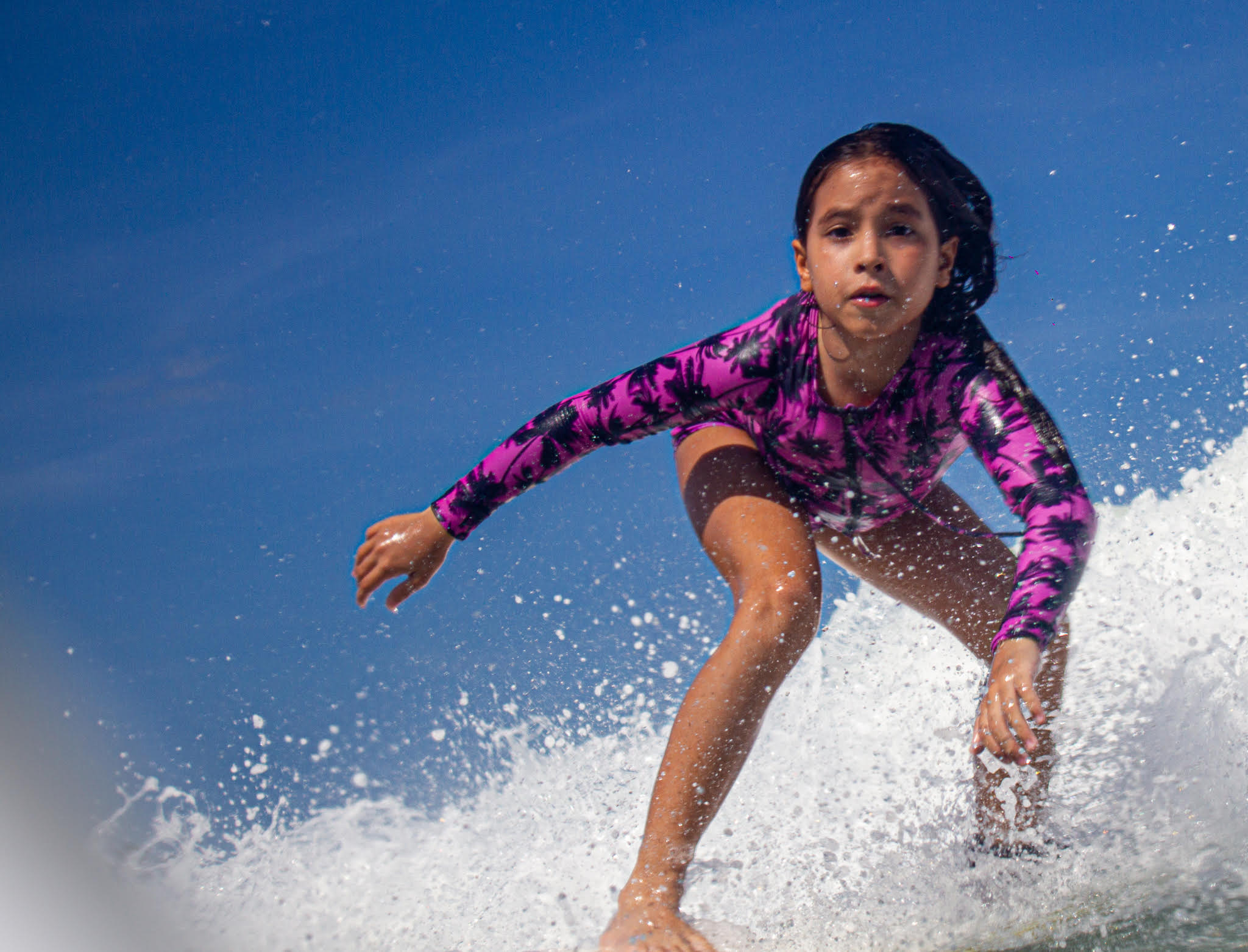 Surfista pernambucana de 9 anos se destaca no campeonato em Alagoas e conquista três categorias