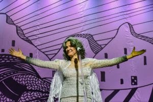 Simone em Olinda com novo show, “Que mulher é essa?!”